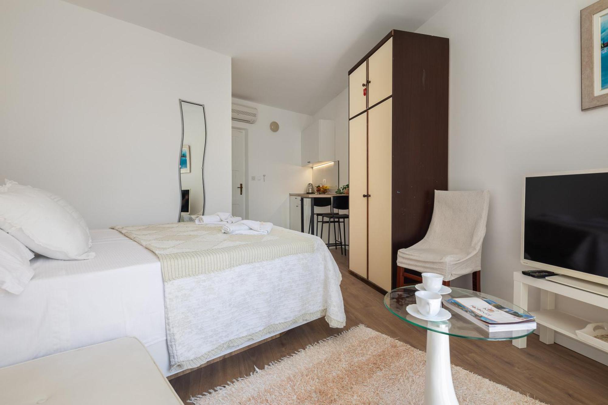 Caleta Seaview Suites II - Pool & Jacuzzi Локва-Рогозница Экстерьер фото